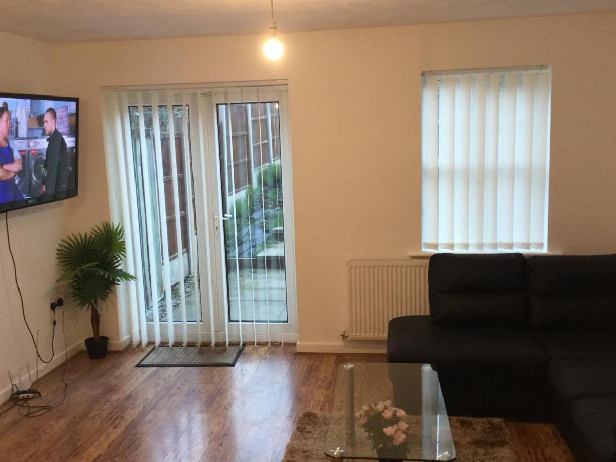 Quiet Residential Area Within Easy Reach Of Town Apartment Manchester Exterior foto